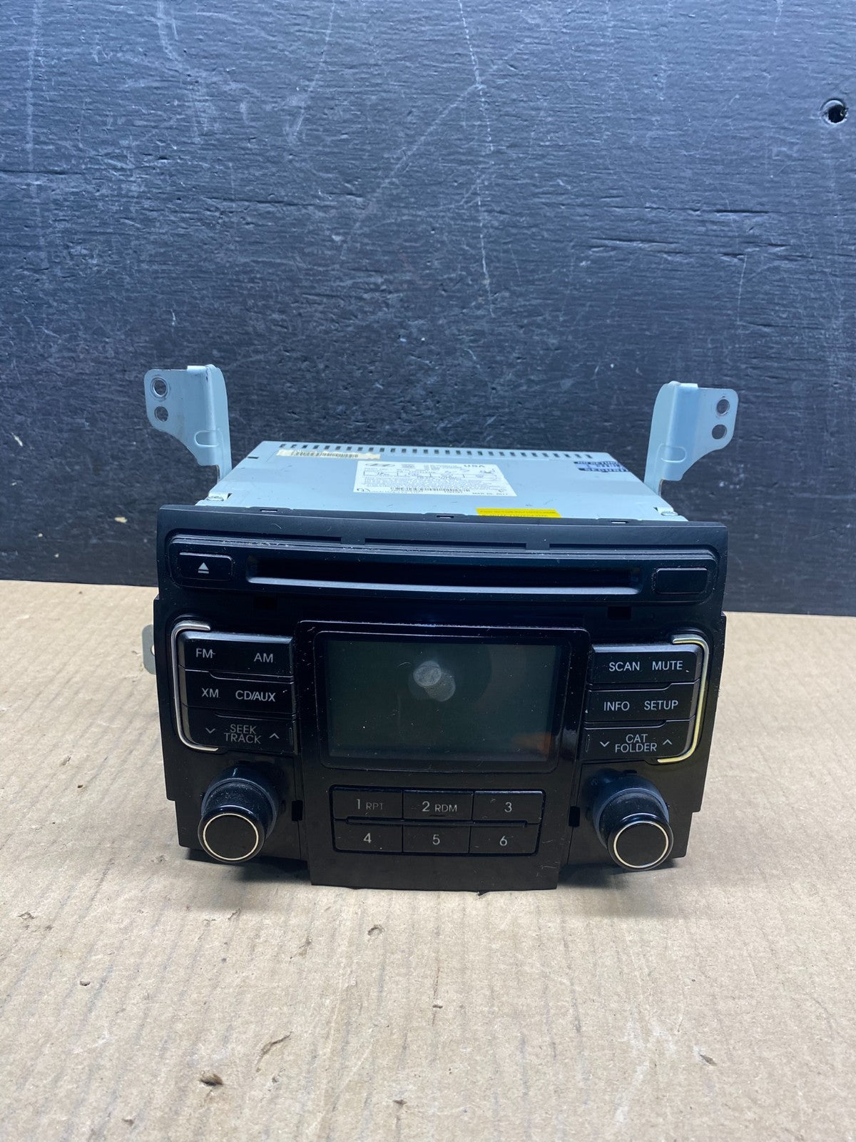 2011 to 2012 Hyundai Sonata Am Fm Cd Player Radio Receiver ag3987 DG0