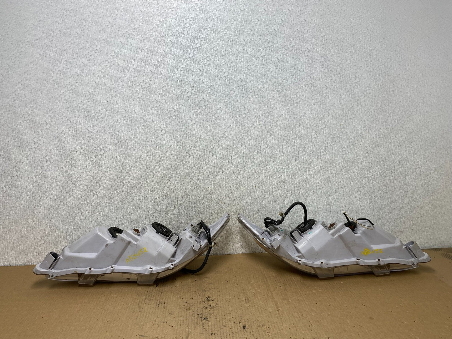 2010 - 2011 Toyota Camry Left+Right Halogen Headlights AG2452 DW8