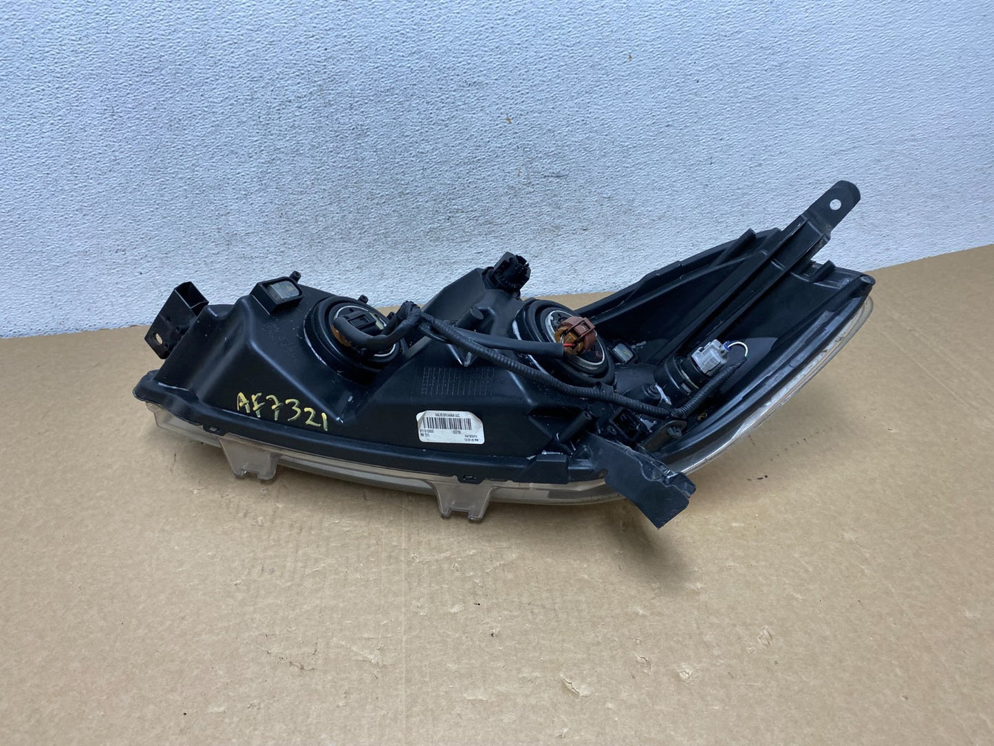 2009 to 2014 Toyota Matrix Right Passenger RH Side Halogen Headlight AF7321 DW7