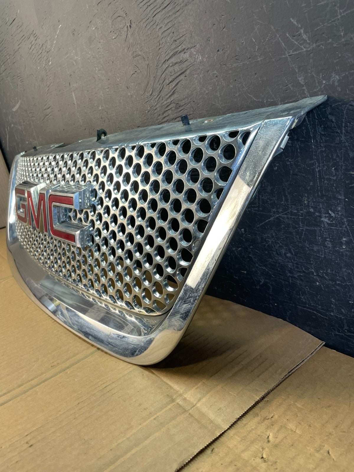 2011 to 2012 GMC Acadia Denali Front Upper Grill Grille AC5433 DG1