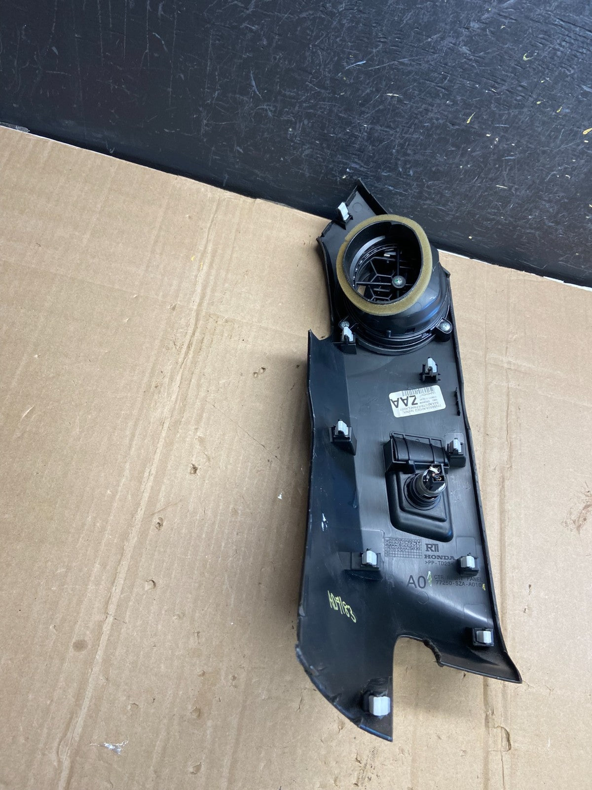 2009-2015 Honda Pilot Right Passenger Dash Vent Center Panel Bezel AD7183 DG3