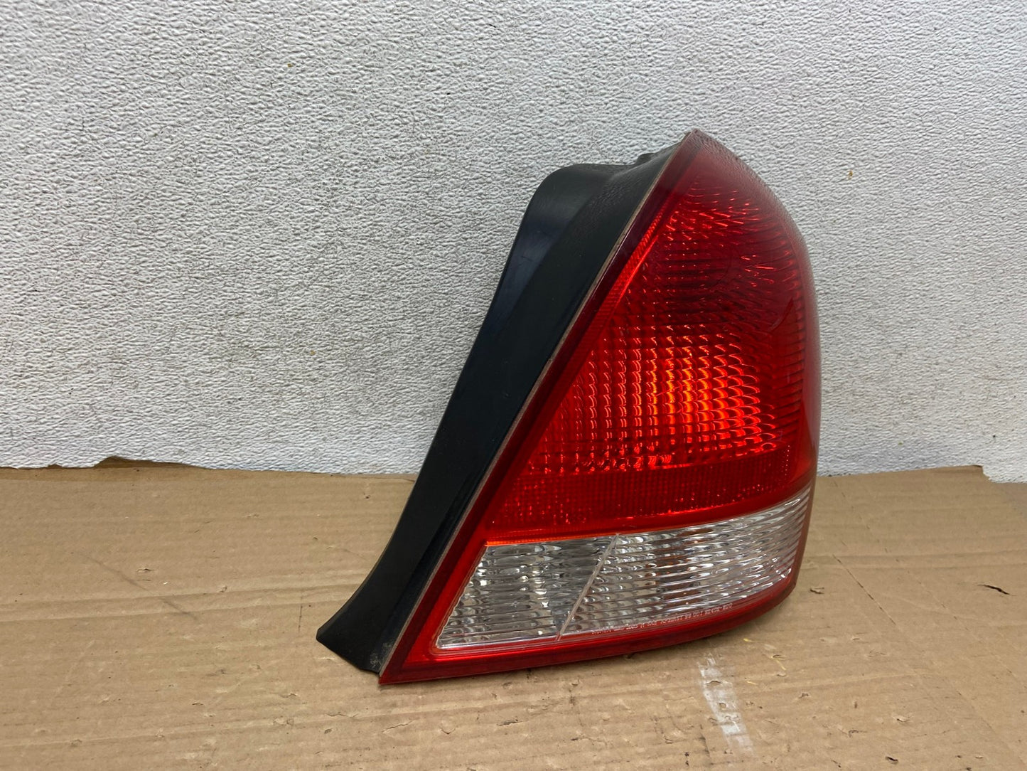 2001 2002 2003 Hyundai Elantra Right Passenger Rh Tail Light AG9087 LK1