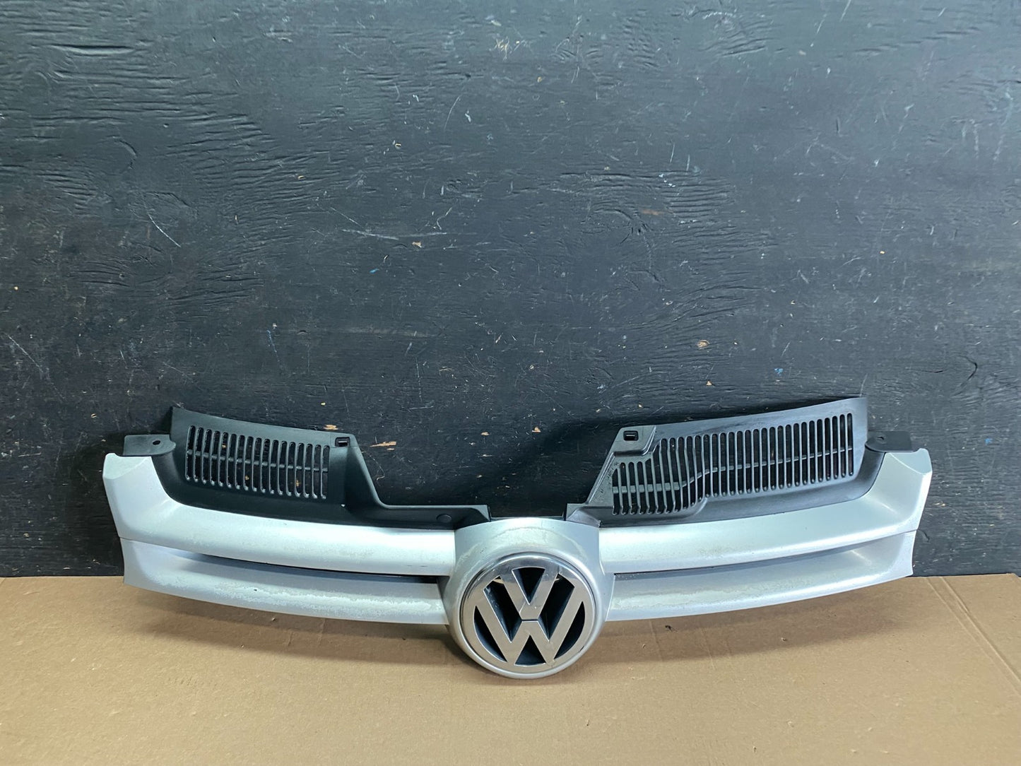 2004 to 2009 Volkswagen Golf MK5 Front Bumper Grill Grille 1k0853655 P5881 DG0