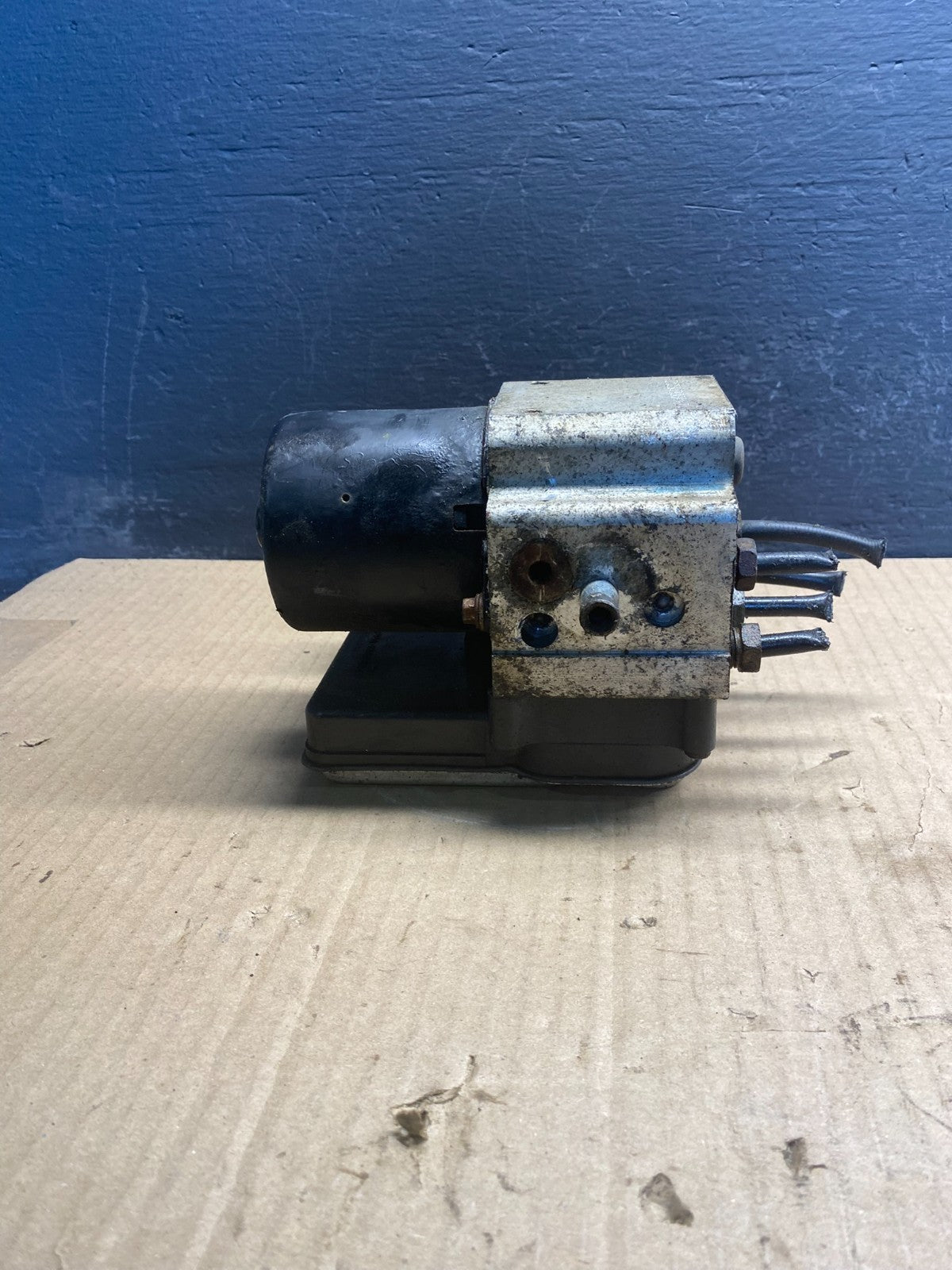 2004-07 GMC Savana Express ABS Brake Pump Control OEM 13567149 AC0925 DG2