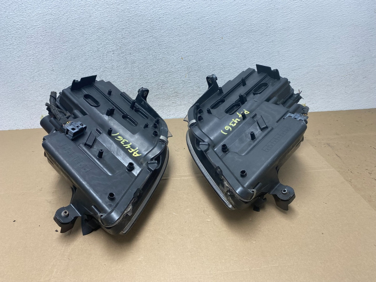 2006 to 2010 Mercedes-Benz CLS550 Left+Right Side Halogen Headlight AF436110