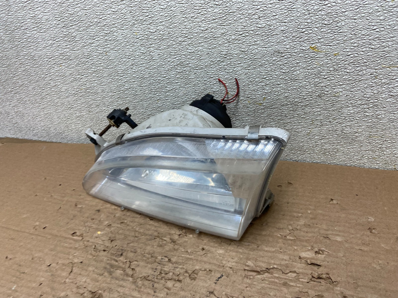 1998 to 2000 Toyota Corolla Front Left Driver Side Headlight AB1698 DW1