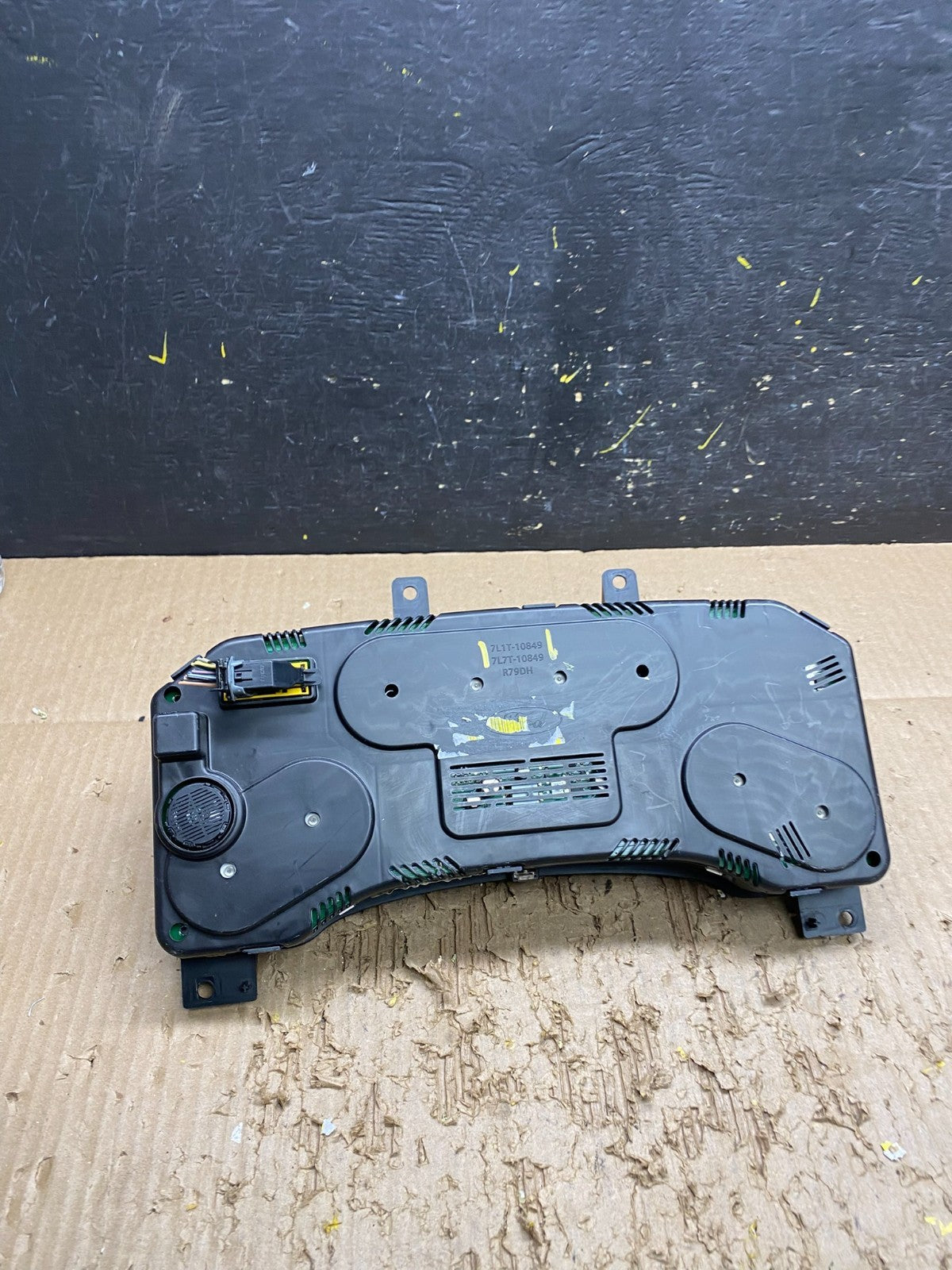 2007 2008 Ford  Expedition Speedometer Cluster Gauge OEM v7528 DG4