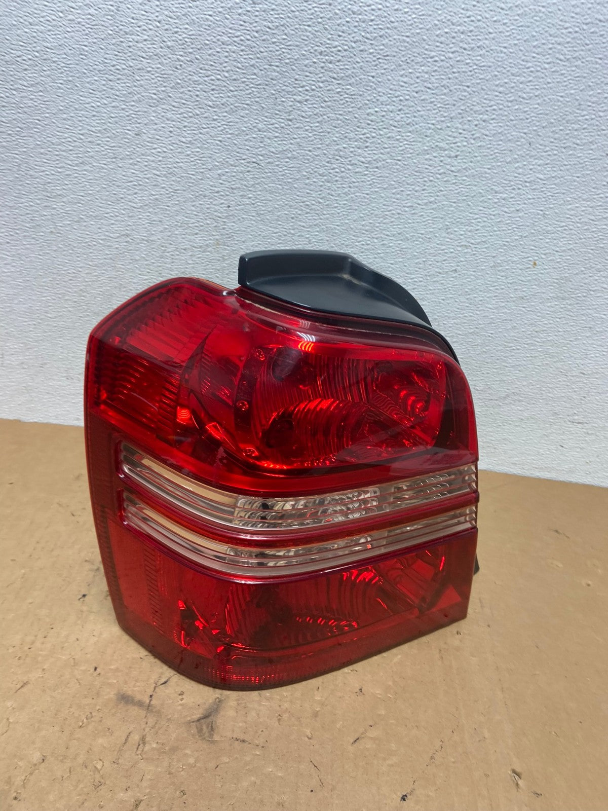 2001 2002 2003 Toyota Highlander Left Driver LH Tail Light AD3114 LK0