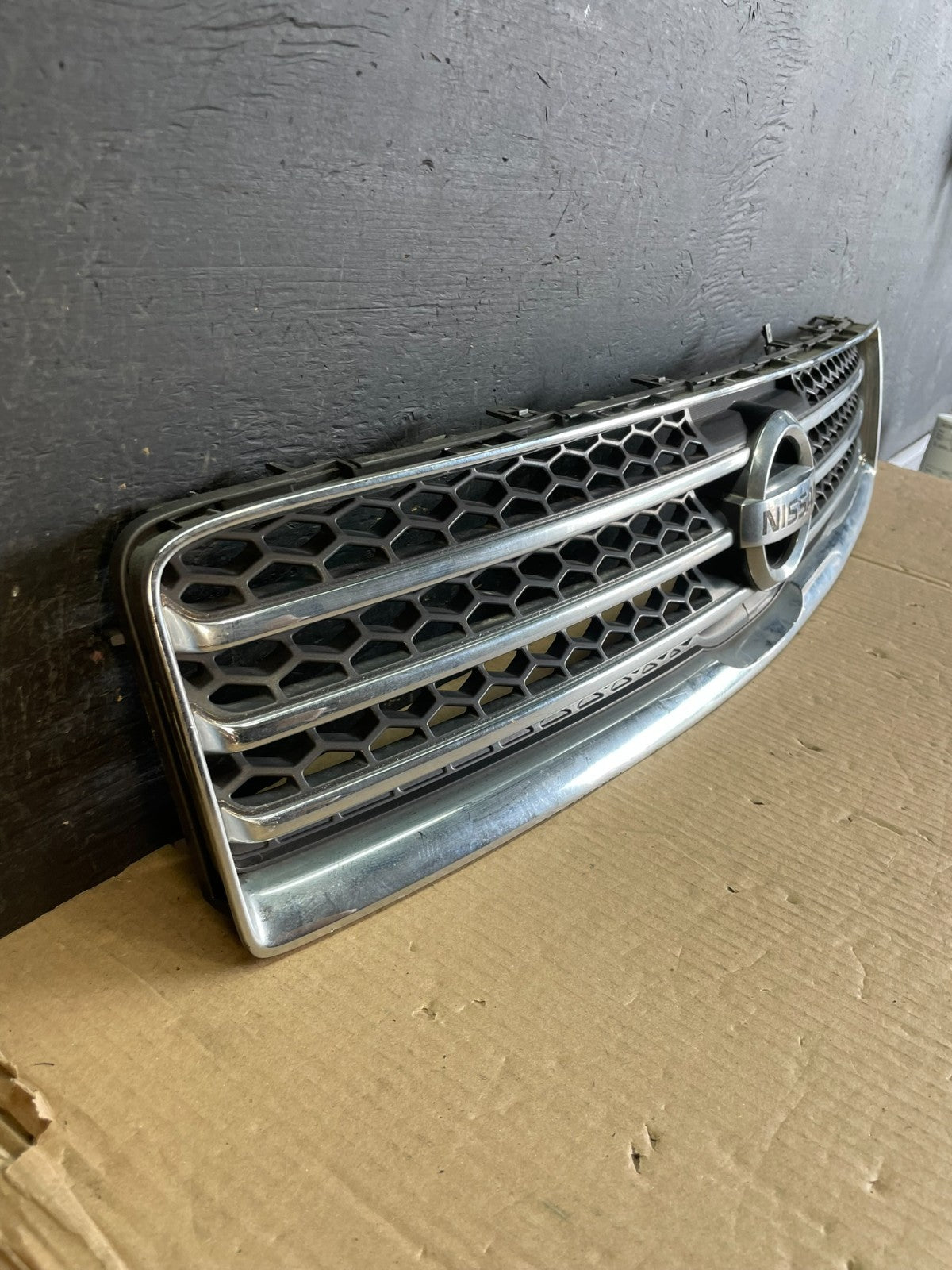 2009 to 2011 Nissan Maxima Front Upper Grill Grille 62070-9N00A ae3684 DG2