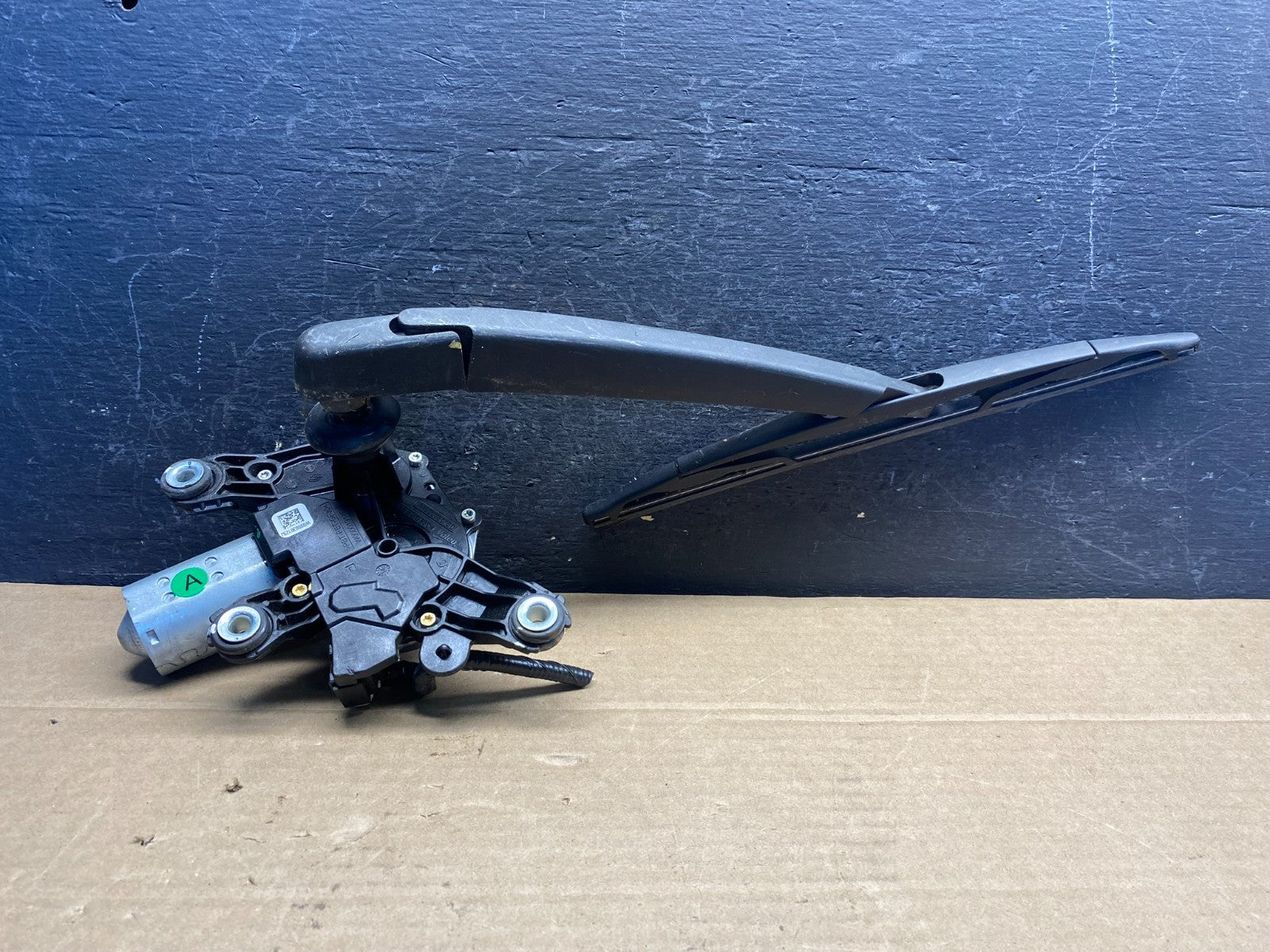 2013-2016 Nissan Pathfinder Back Door Rear Wiper Motor Wiper Blade AE8217 DG0