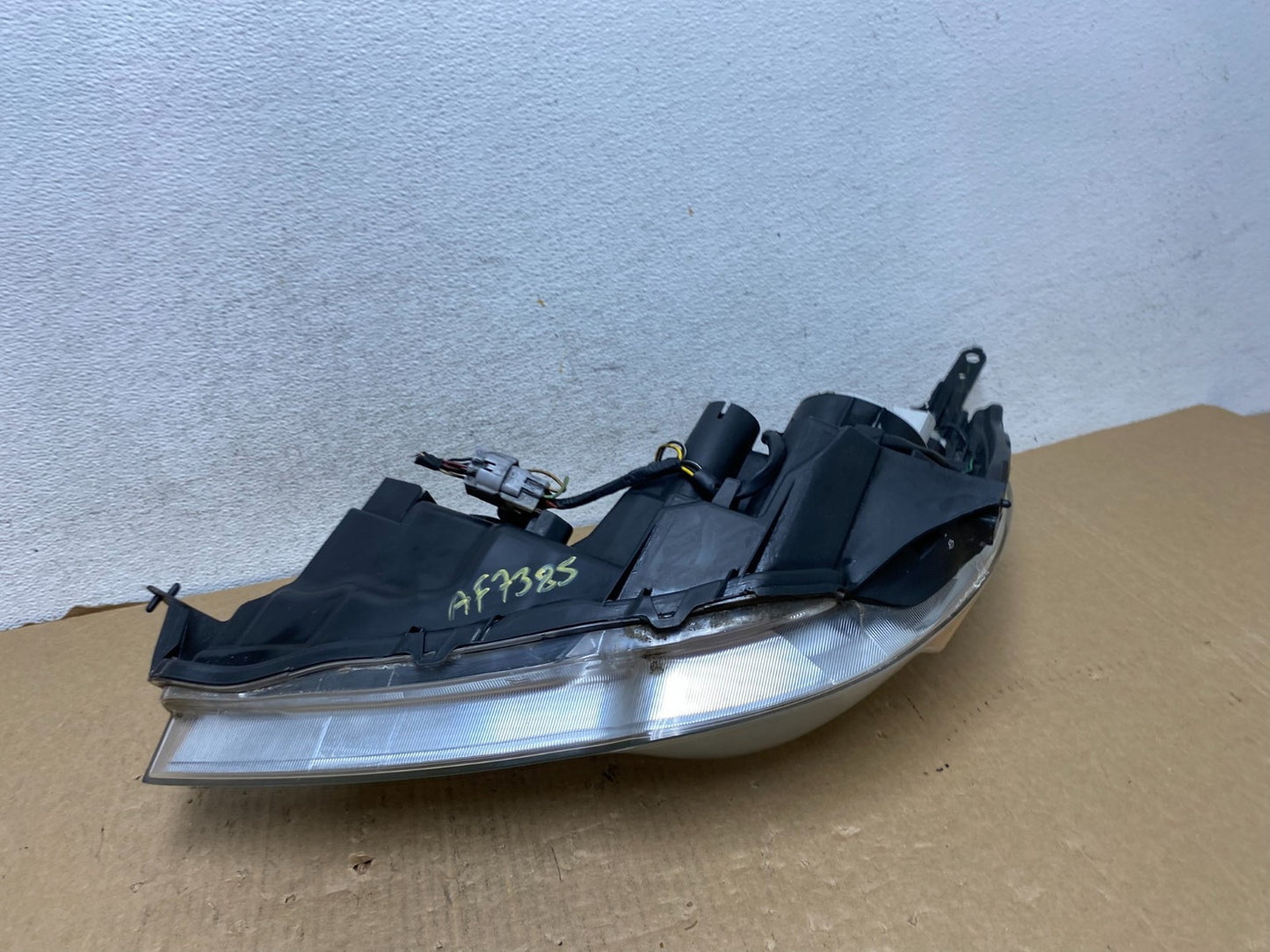 2010-2012 Subaru Legacy Outback Right Passenger Headlight AF7385 DW7