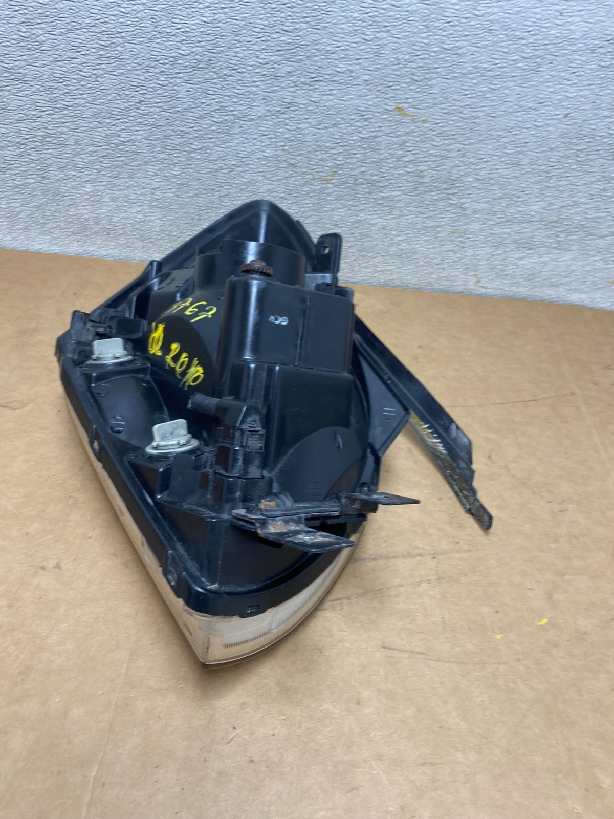 2005 to 2006 Kia Sportage Left Driver LH Halogen Headlight OEM X3767 DW9