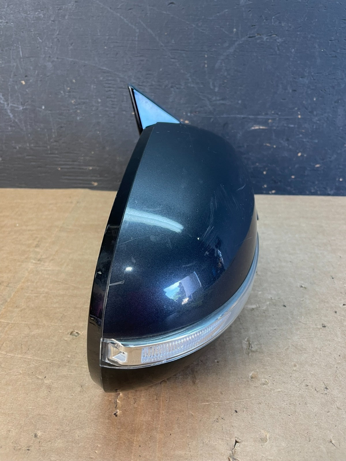 2016 to 2020 Kia Sorento Right Passenger Door Mirror Turn Signal AE8569 DW10