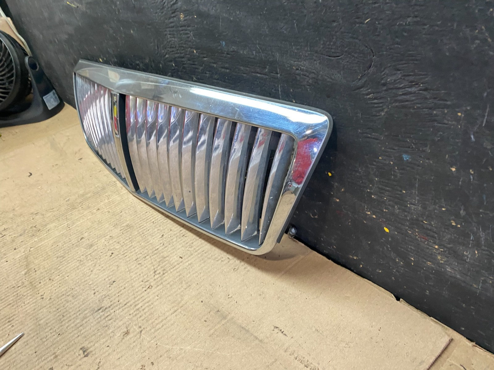 2002 to 2005 Hyundai XG350 Front Upper Grill Grille W/Emblem T0022 DG1