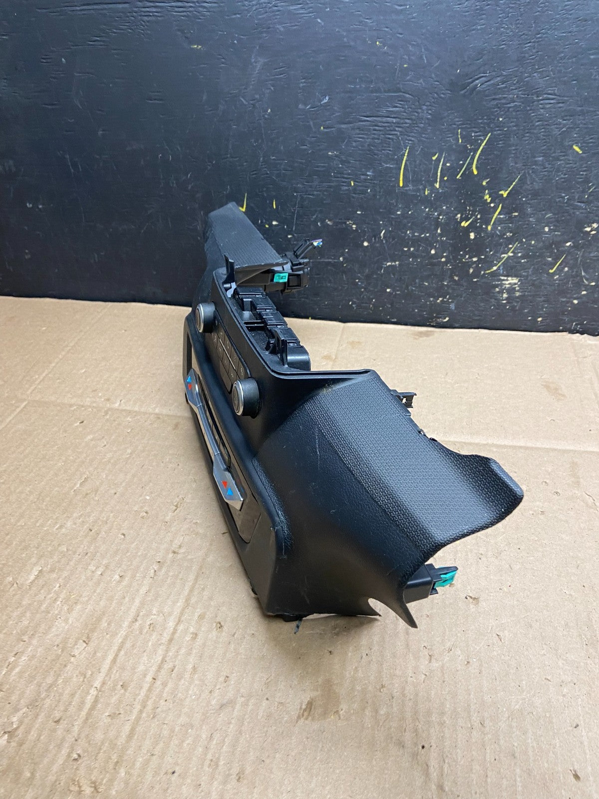 2020 to 2023 Ford Explorer Radio Climate Control Panel Trim y2373 DG4