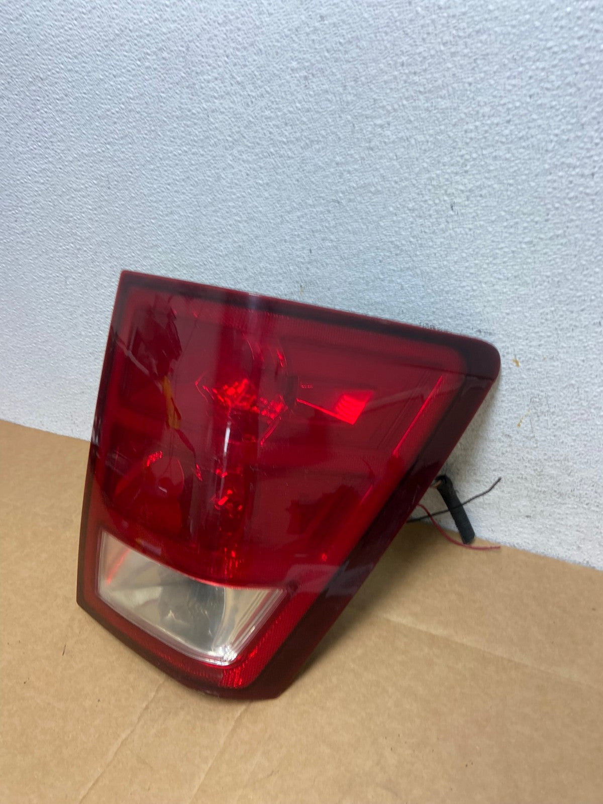 2005 - 2006 Jeep Grand Cherokee Right Passenger Rh Tail Light AD4414 LK1