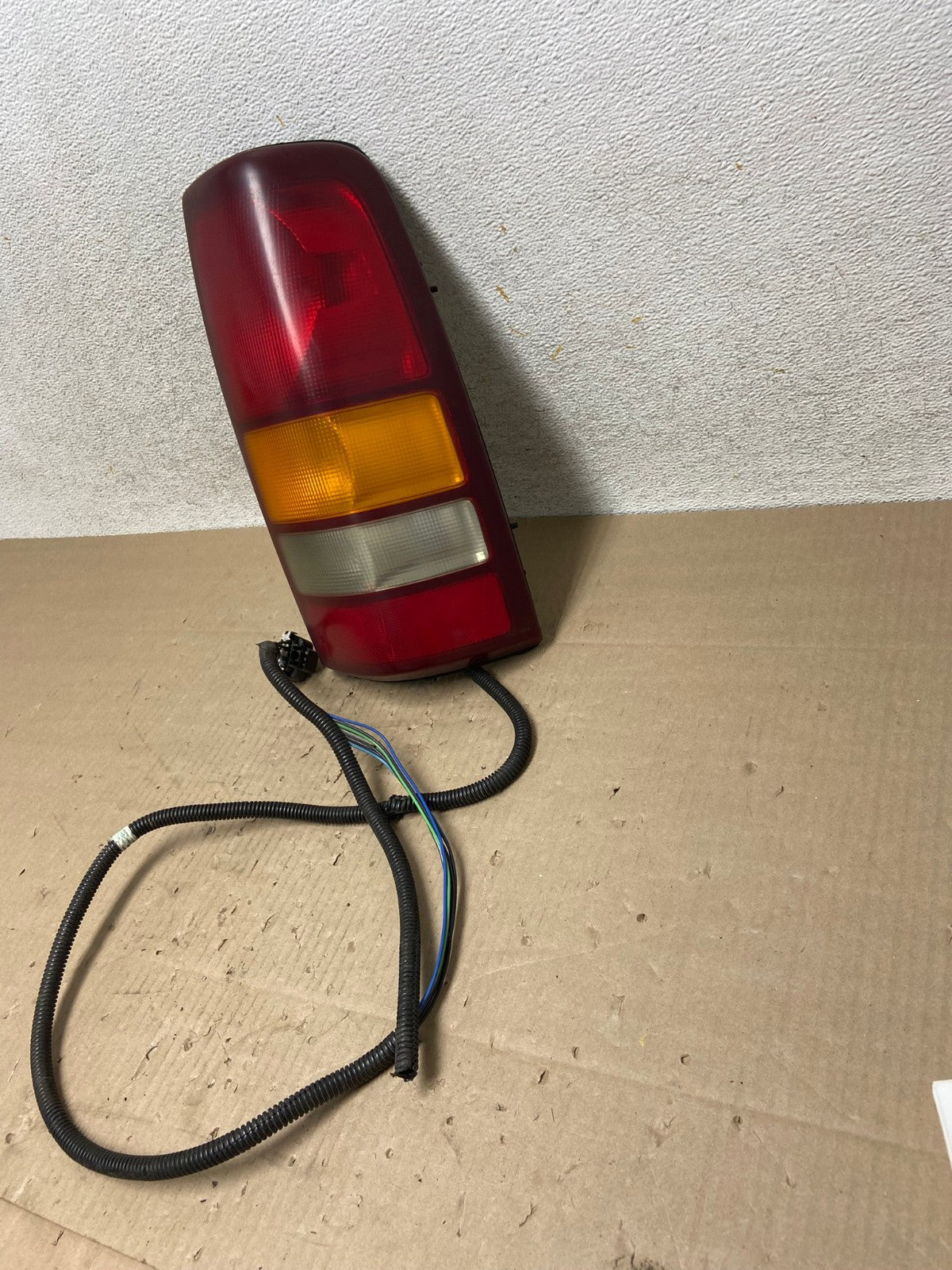 1999-2002 Chevrolet Silverado 1500 Right Passenger Side Tail Light AI2233 LK1