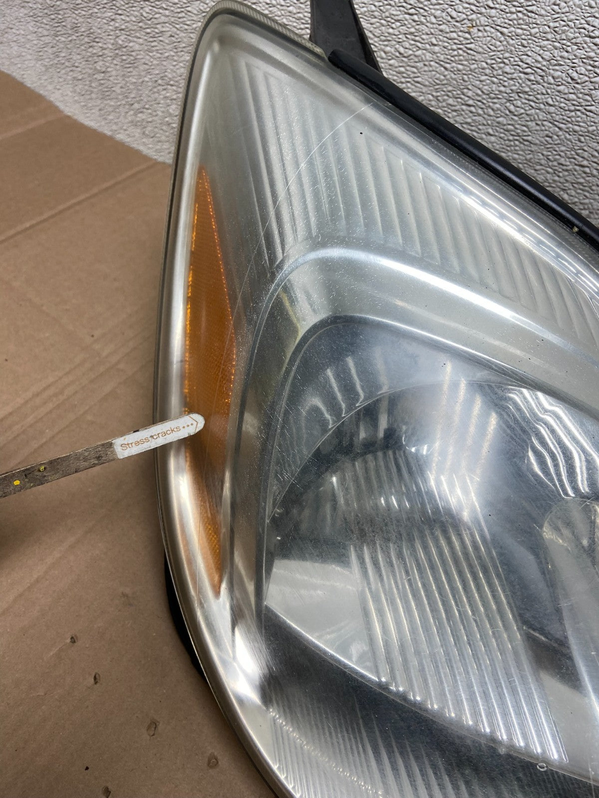 2004-2005 Toyota Sienna Right Passenger Halogen Headlight OEM X9190 DW5