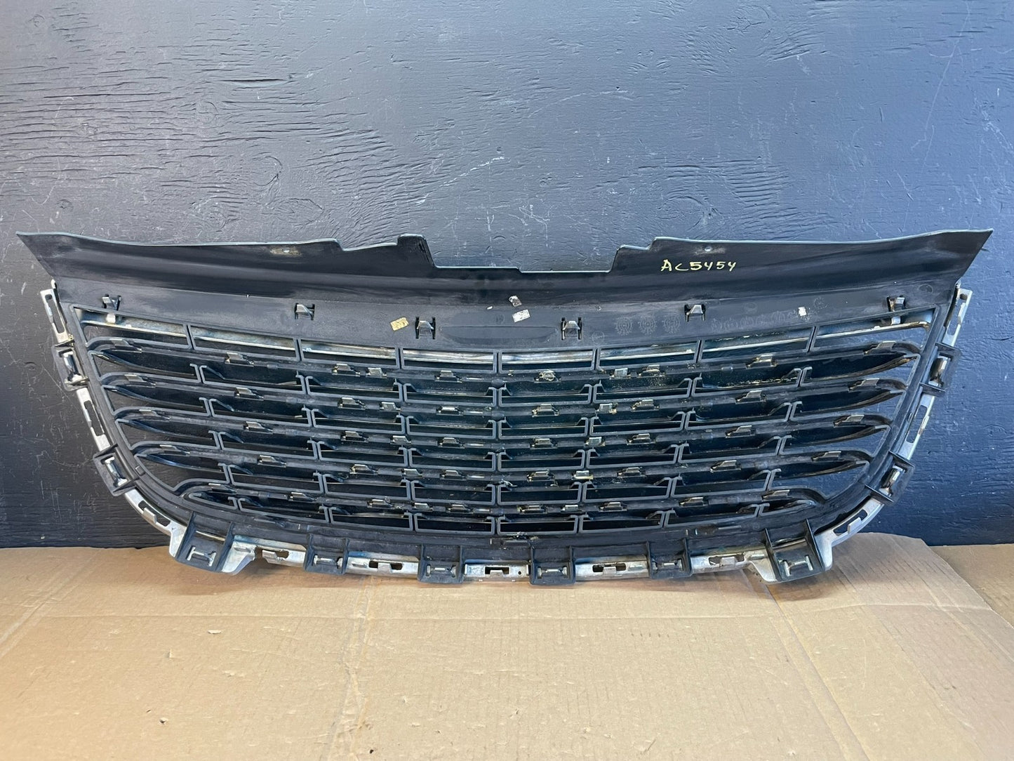 2011 to 2016 Chrysler Town & Country Front Upper Grill Grille AC5454 DG3