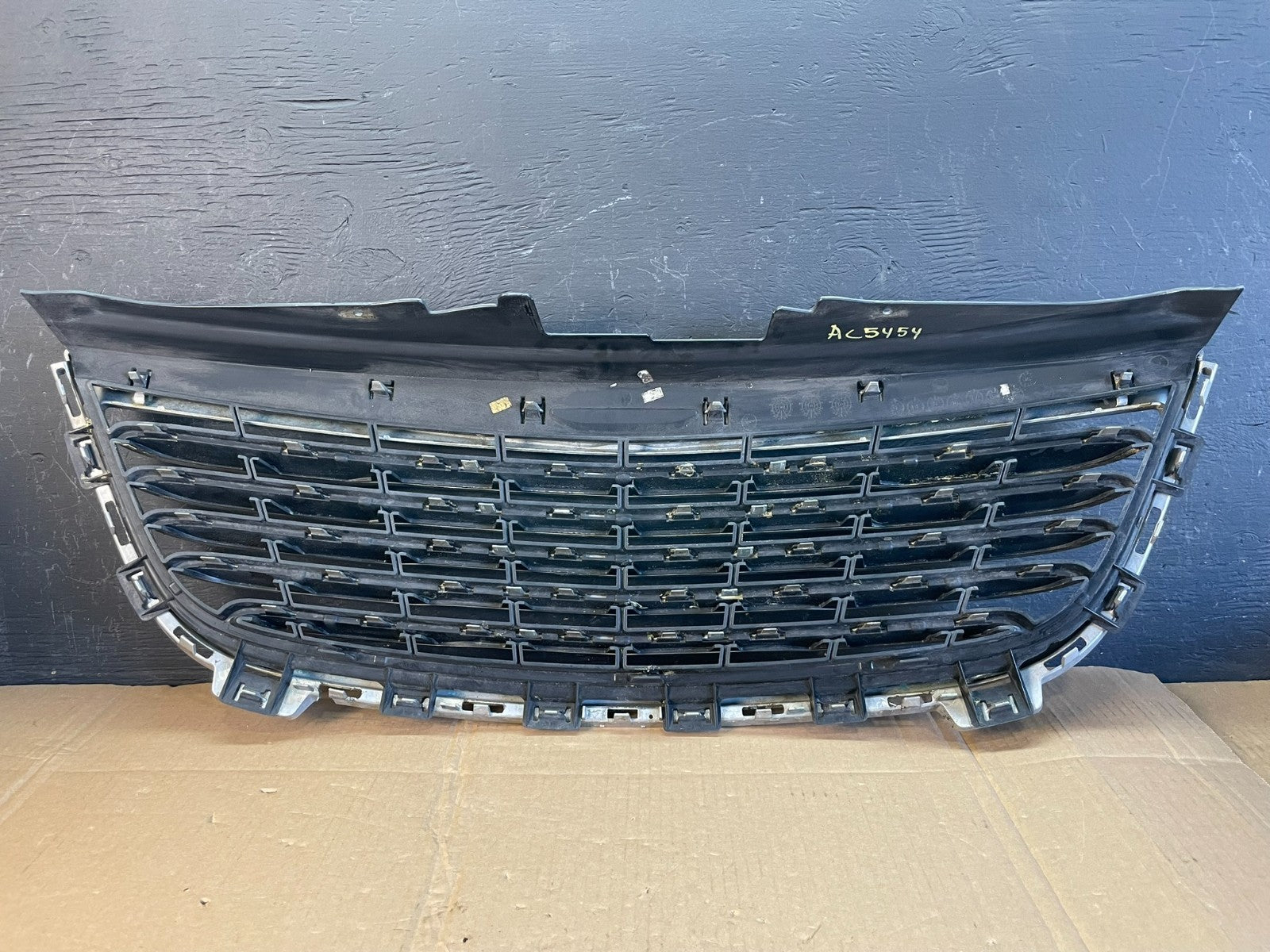 2011 to 2016 Chrysler Town & Country Front Upper Grill Grille AC5454 DG3
