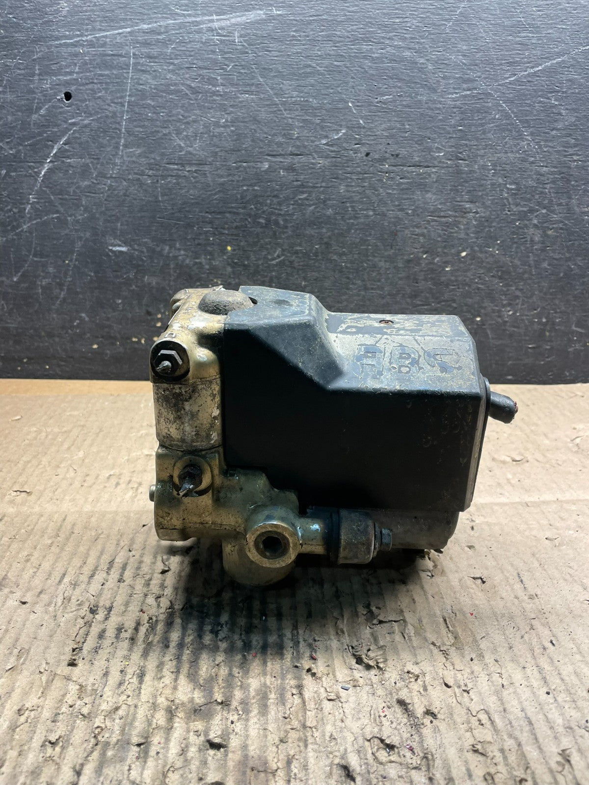 1986 - 1991 Mercedes 300SEL 300SE ABS Anti Lock Brake Pump Module U9126 DG3