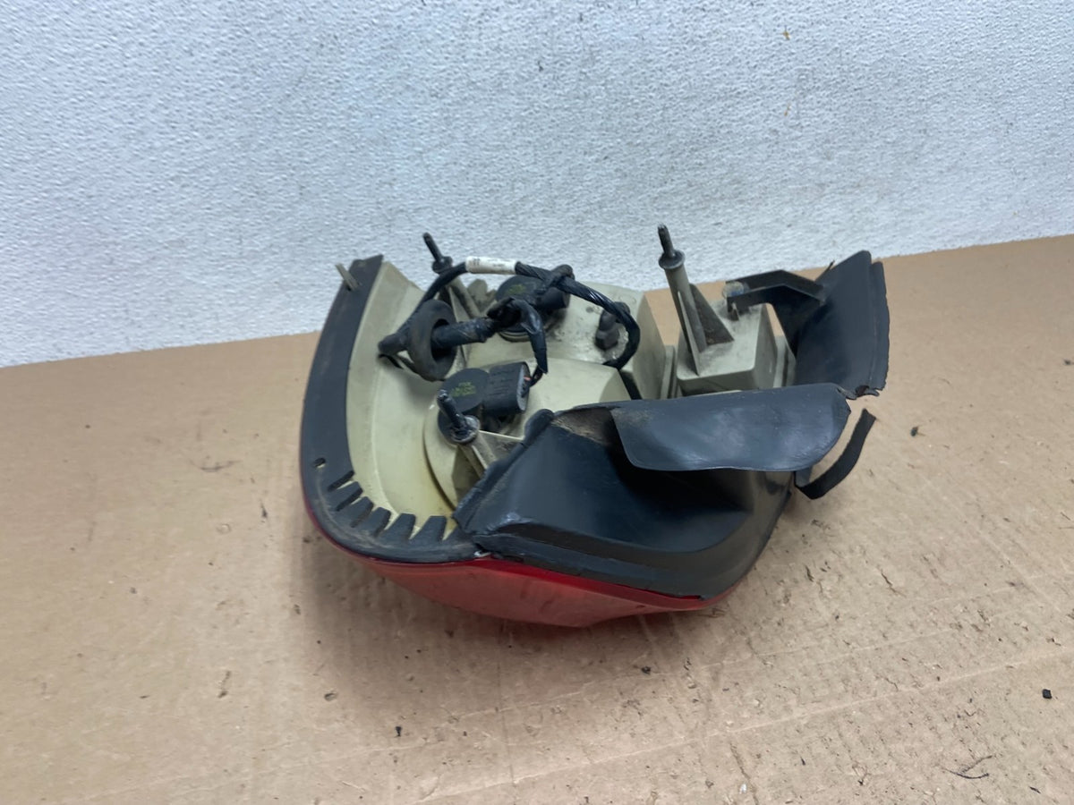 2003 to 2011 Lincoln Town Car Left Driver Lh Side Tail Light AE6533 LK6
