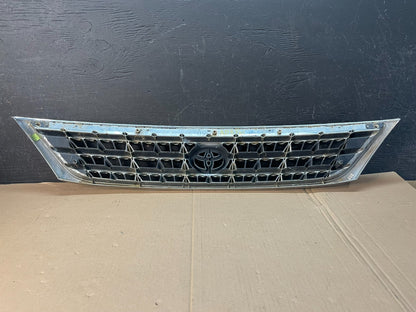 2003 2004 Toyota Avalon Front Upper Grill Grille AD8361 DG4