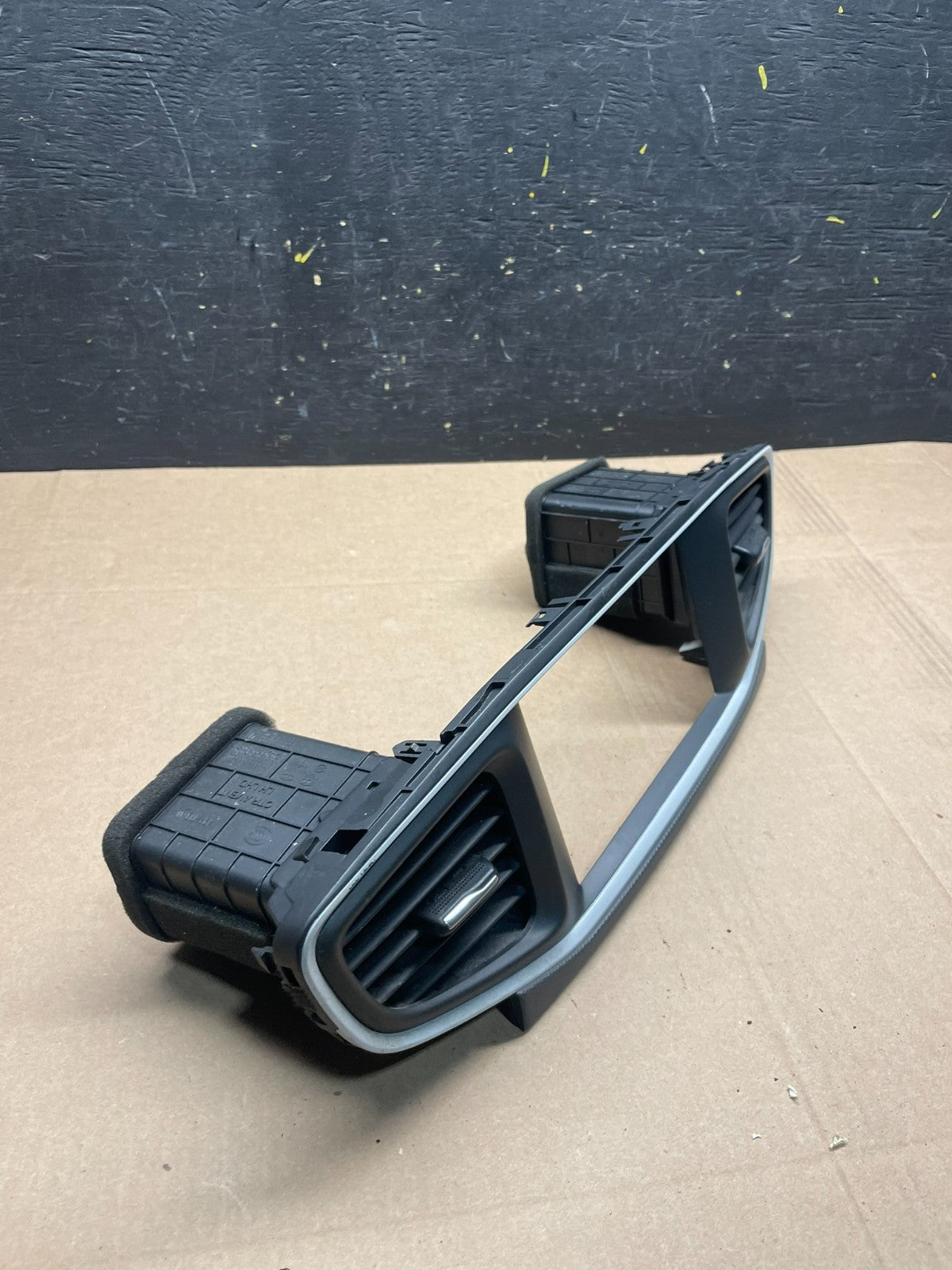 2017 to 2019 Hyundai Ioniq Center Console Radio Air Vent Bezel Trim R6293 DG1