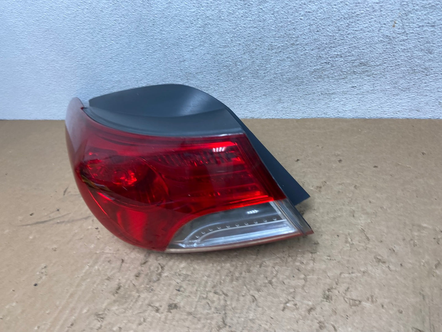 2011 2012 2013 Hyundai Elantra Sedan Left Driver Side Tail Light AG1416 LK1
