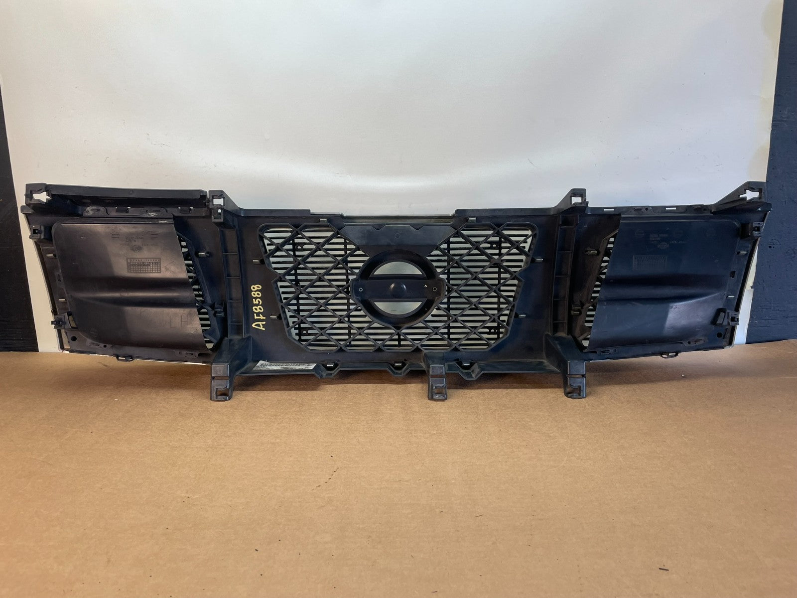 2004 to 2007 Nissan Titan Armada Front Upper Grill Grille af8588 DG4
