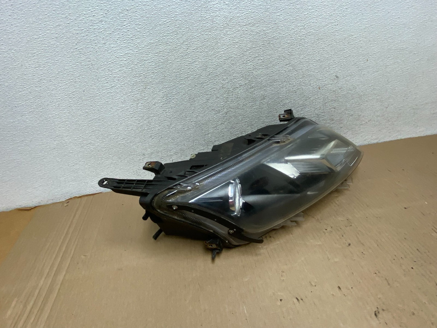 2010 2011 2012 Ford Fusion Right Passenger RH Headlight Halogen AG7925 DW2