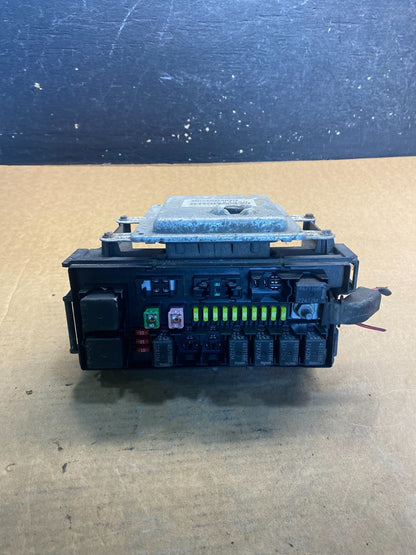 2004 2005 Dodge Durango  Fuse Box Relay Unit Module Body Control AA0922 DG5