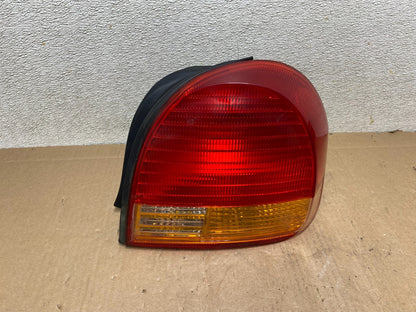 1999 2000 2001 Hyundai Sonata Right Passenger Rh Side Tail Light Oem S0620 DW0