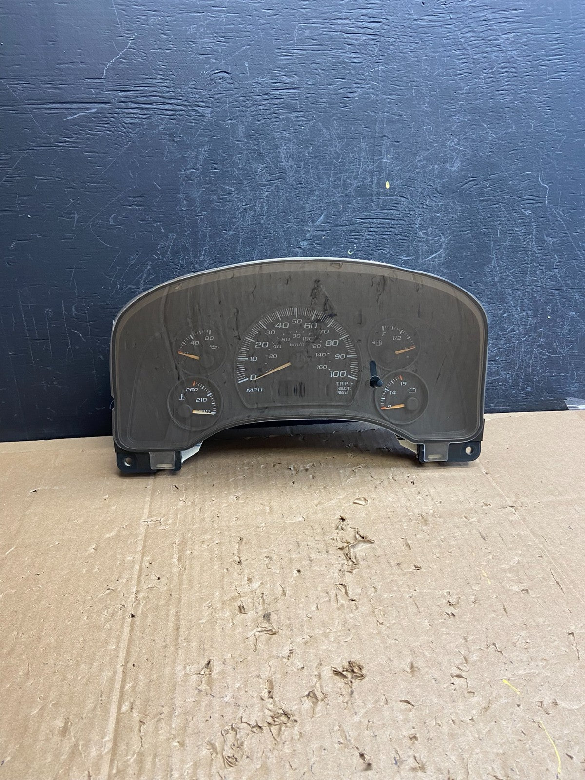 2004 to 2007 Chevrolet Express Speedometer Cluster Gauge AD6925 DG0