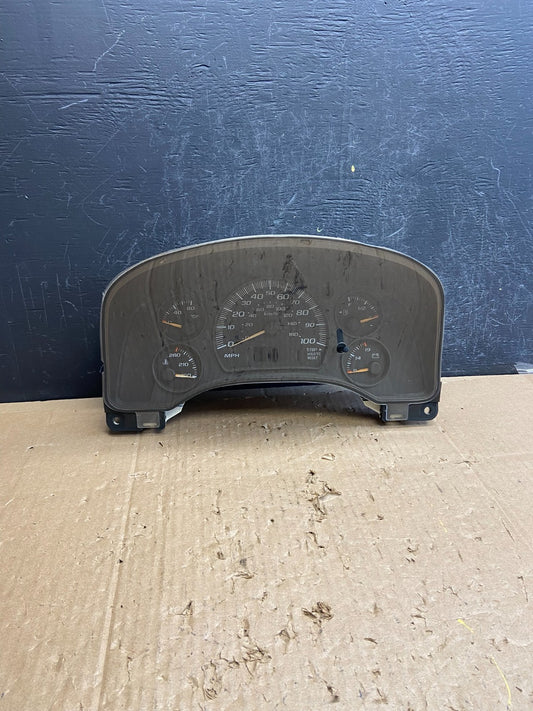 2004 to 2007 Chevrolet Express Speedometer Cluster Gauge AD6925 DG0