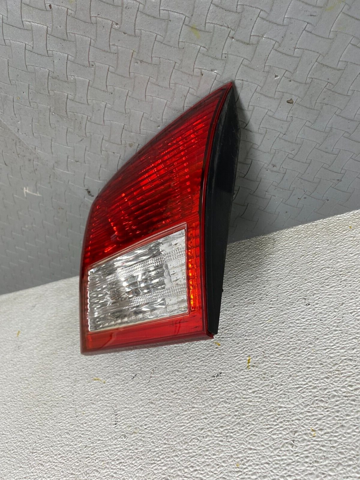 2002-2004 Infiniti i35 Inner Light Right Passenger RH Tail Light OEM A5121 DG11