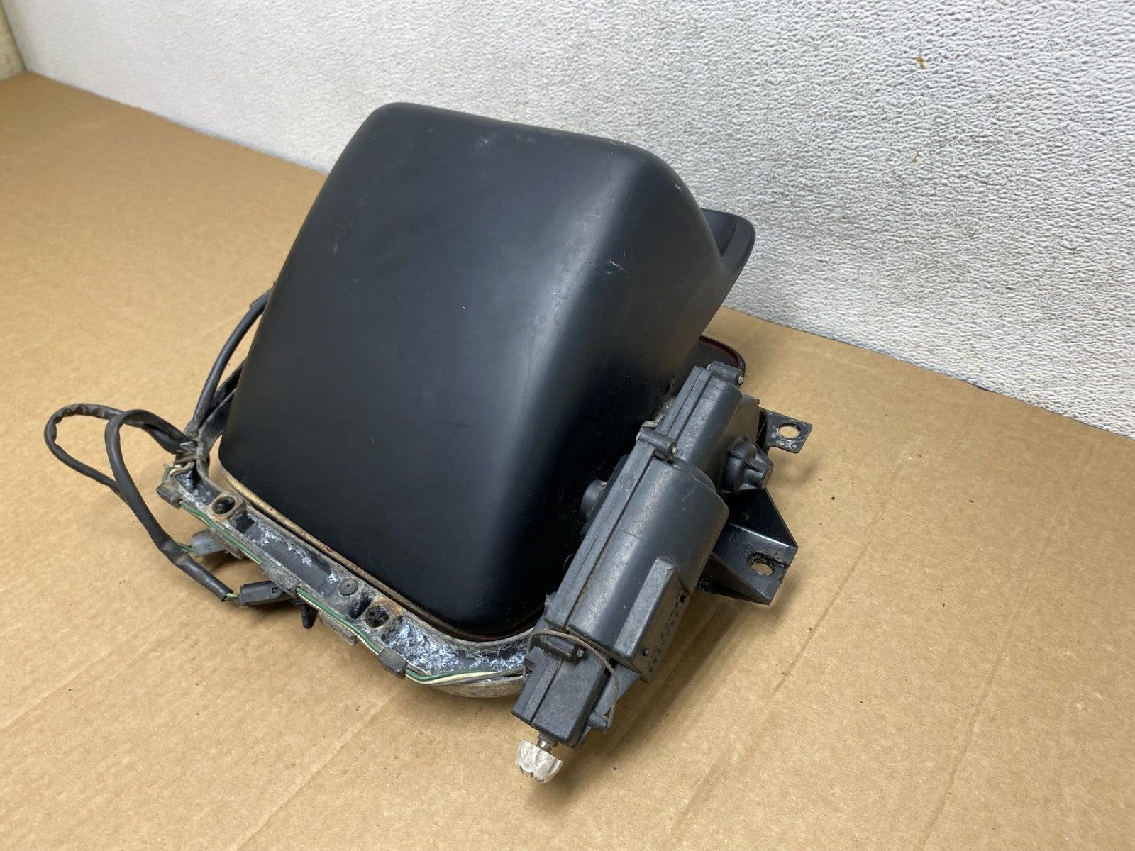 1984 to 1989 Chevrolet Corvette Left Driver LH Side Headlight AG1458 DW5