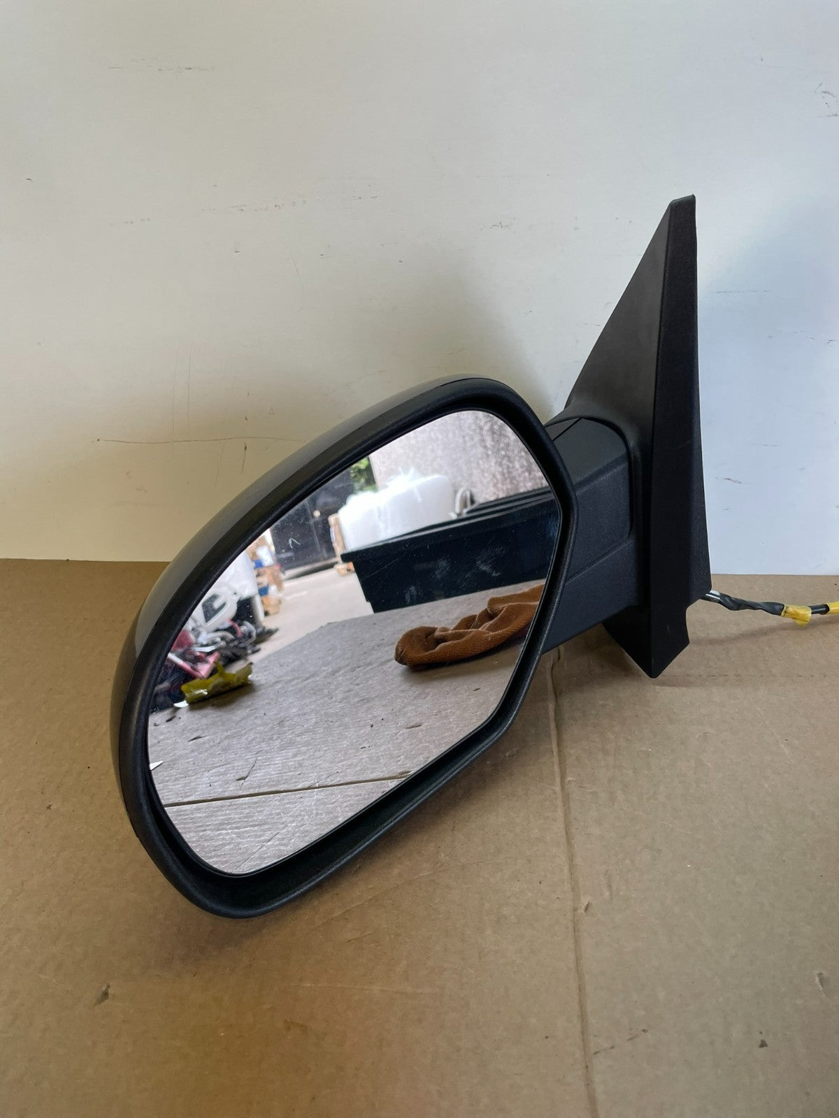 2007 to 2013 Chevrolet Tahoe Silverado Suburban Left Driver Mirror ah6124 DG2
