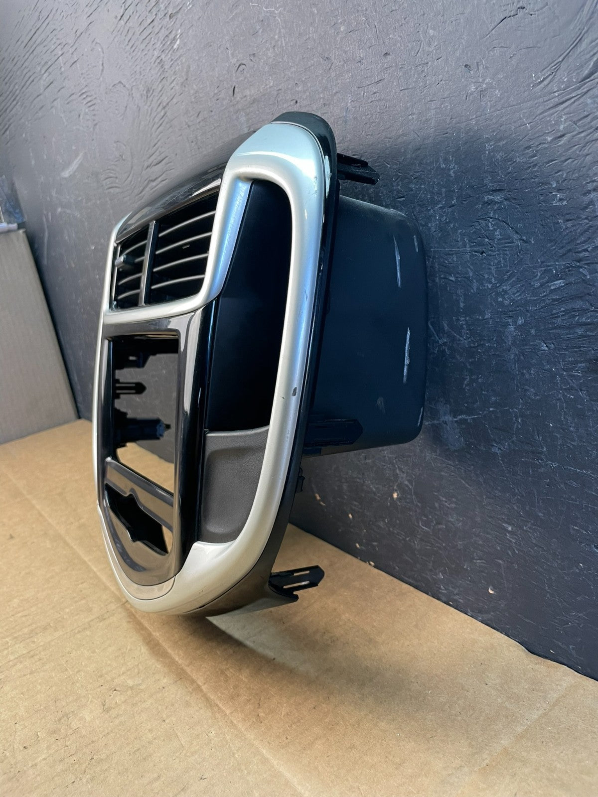 2017- to 2020 Chevrolet Sonic Center Dash Radio Air Vent Trim Bezel ac5190 DG2