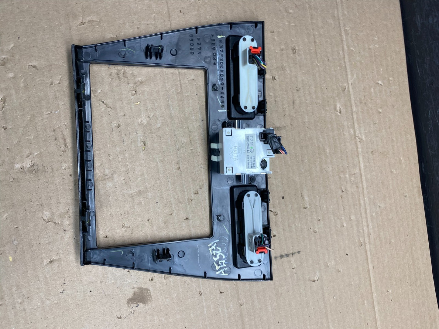 2006 to 2009 Ford Fusion Center Dash Radio Clock Bezel Trim AG5271 DG3
