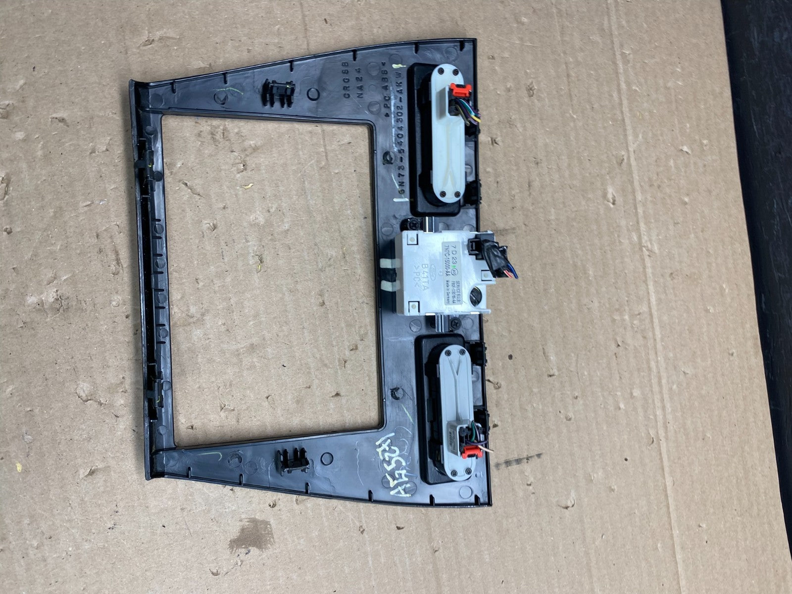 2006 to 2009 Ford Fusion Center Dash Radio Clock Bezel Trim AG5271 DG3