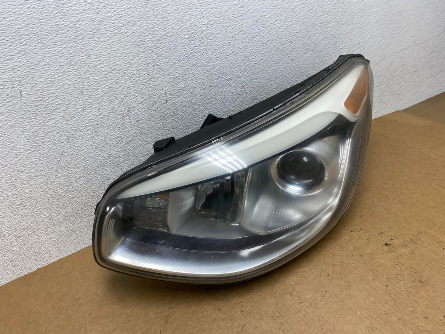 2014 - 2018 Kia Soul Left Driver LH Projector Halogen Headlight AE3169 DG2