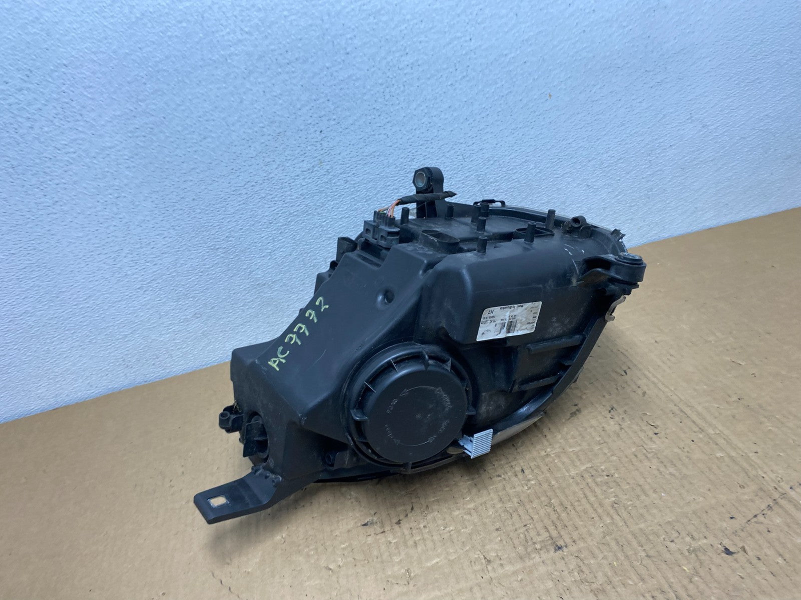 Halogen 2006 2010 Mercedes W251 R-Class Right Passenger Headlight AC7772 DW5