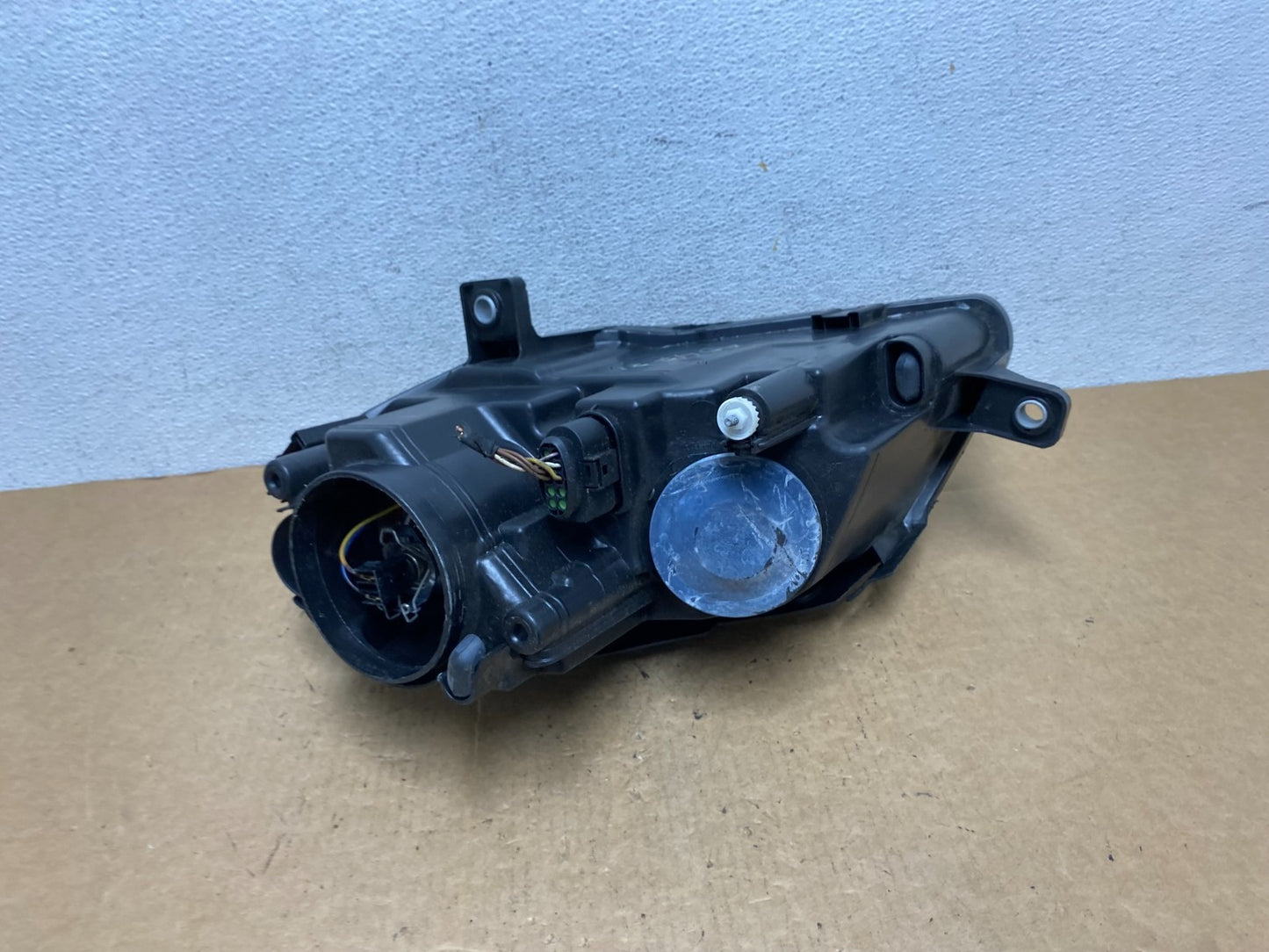 2006-2010 Volkswagen Passat Right Passenger Side Halogen Headlight AD4731 DW5