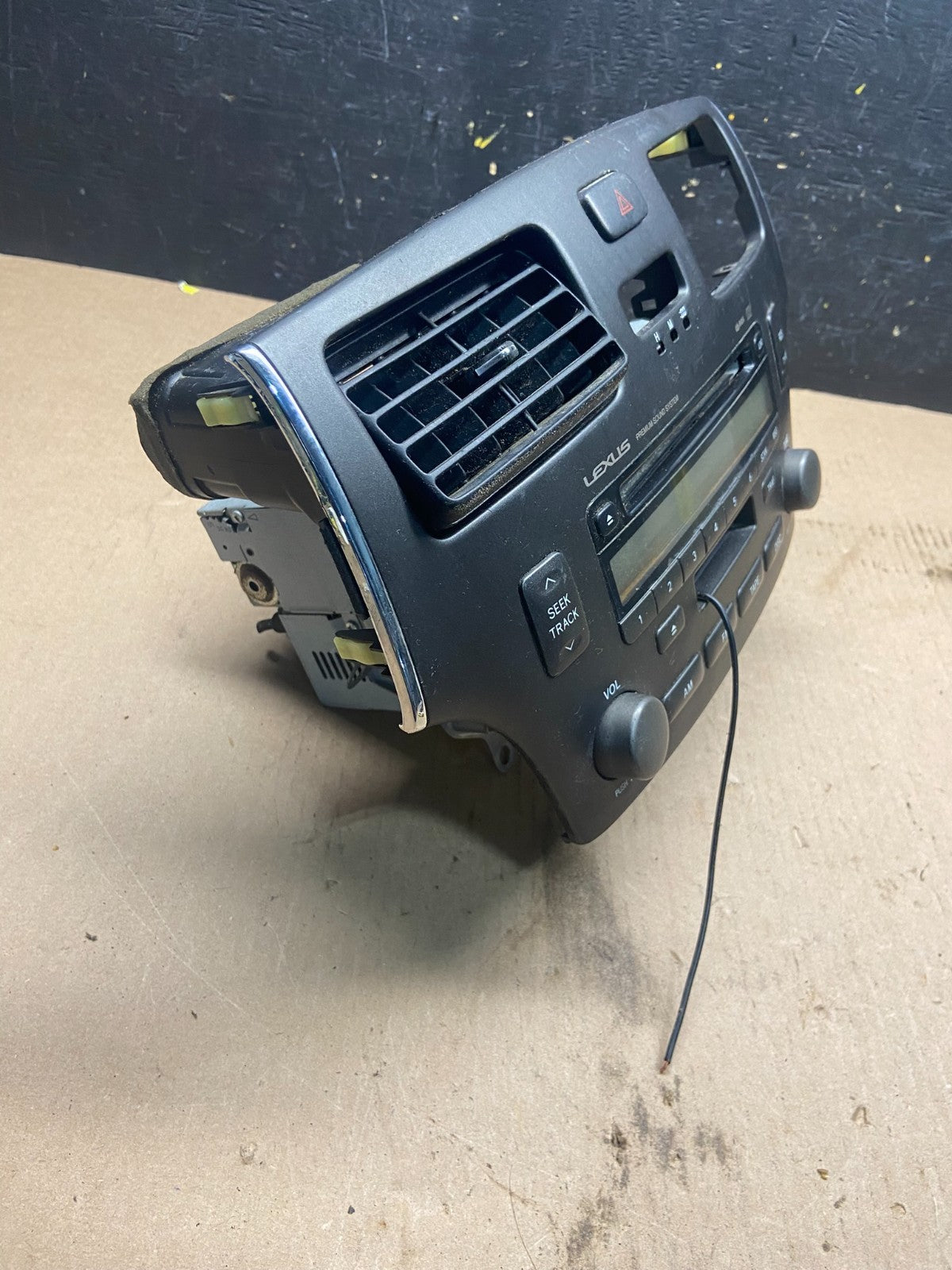 2002-2006 Lexus ES330 Es300 Radio Receiver Tape CD Air Vent Bezel OEM Q7256 DG1