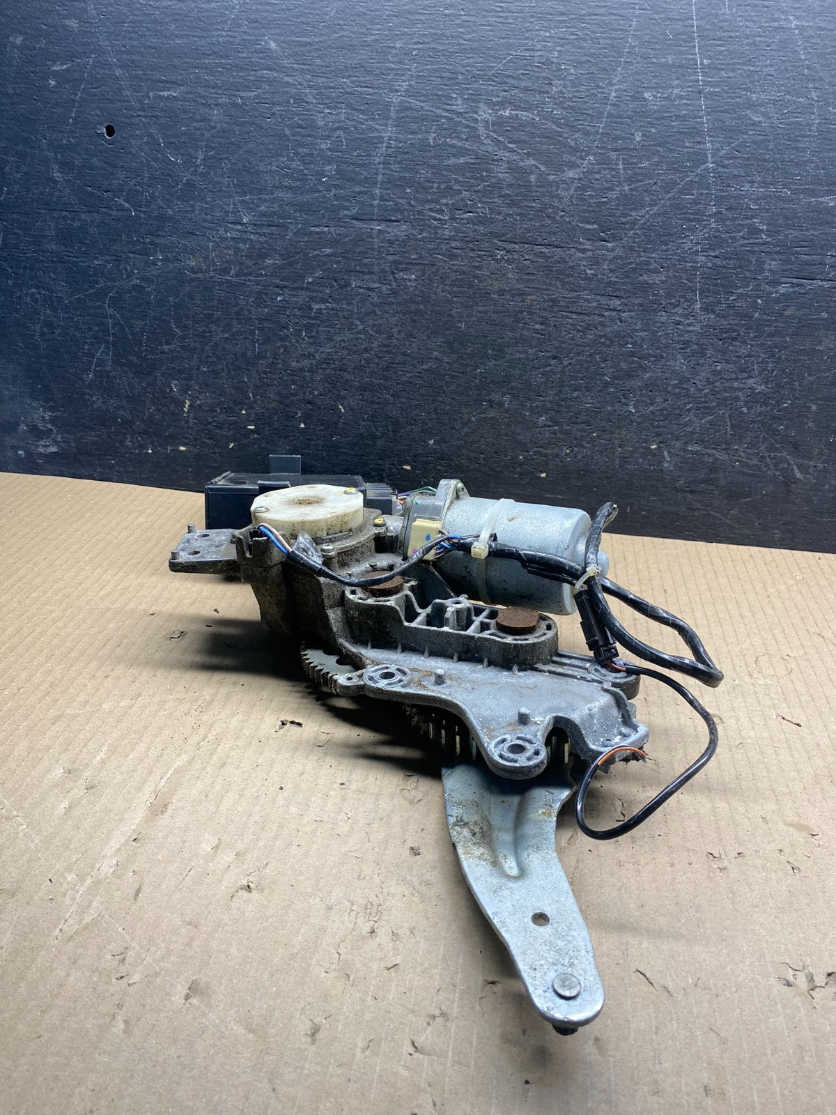 2007 2008 Acadia Enclave Escalade Suburban Liftgate Door Module Motor ah7470 DG2