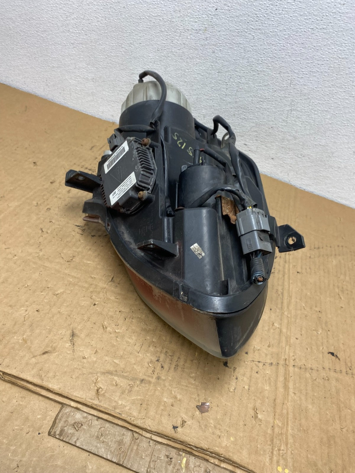 2004 to 2006 Nissan Maxima Left Driver Side Headlight Hid Xenon AC8125 DW6
