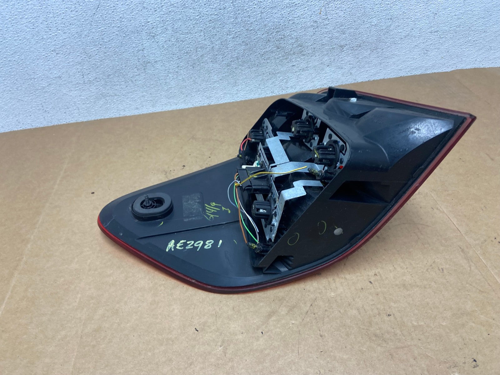 2009 to 2011 Mercedes ML350 ML-Class Right Passenger RH Tail Light AE2981 LK4
