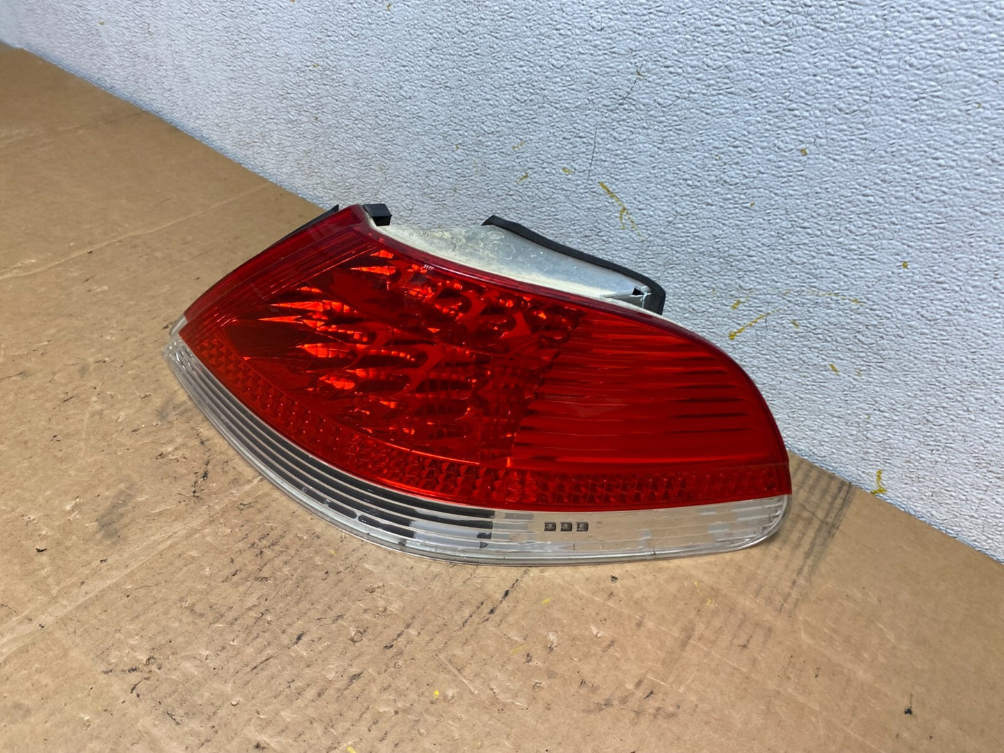2002 to 2005 BMW 7-Series 745i 760i Right Passenger RH Side Tail Light Oem N64491