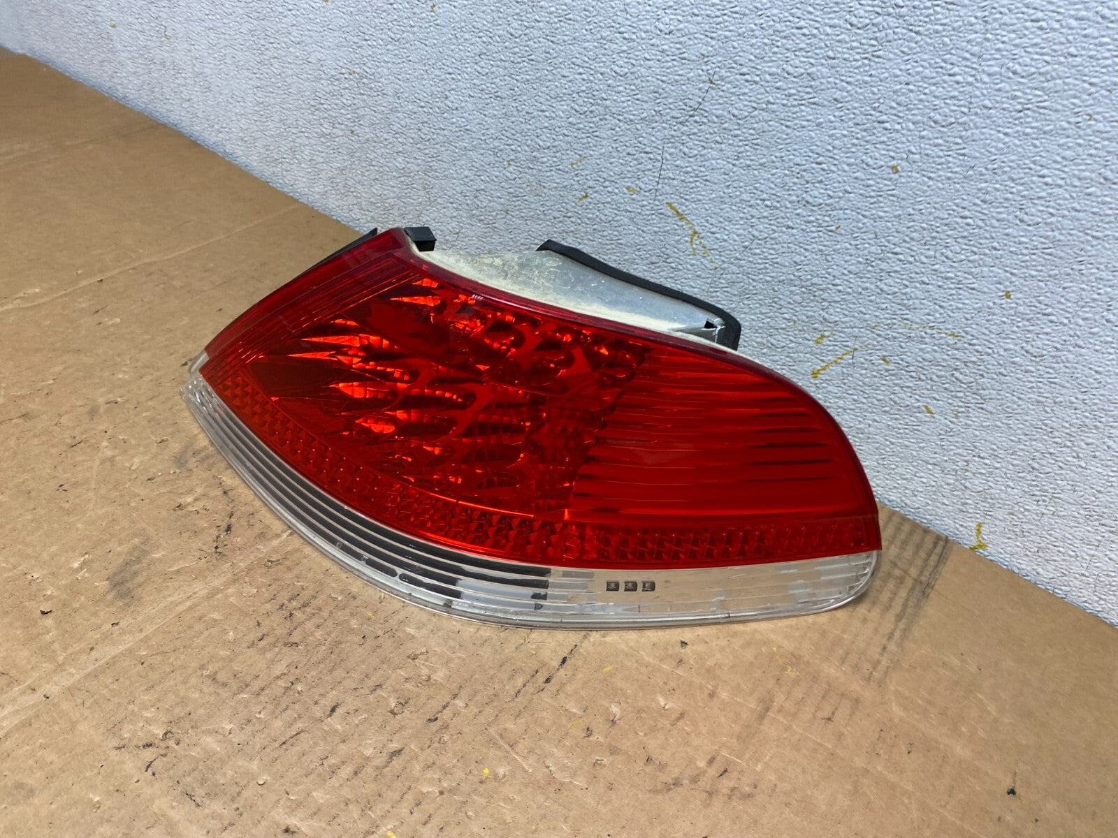 2002 to 2005 BMW 7-Series 745i 760i Right Passenger RH Side Tail Light Oem N64491